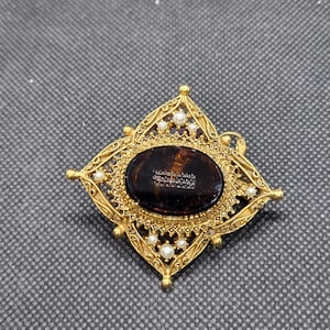 Vintage Cabochon Brooch