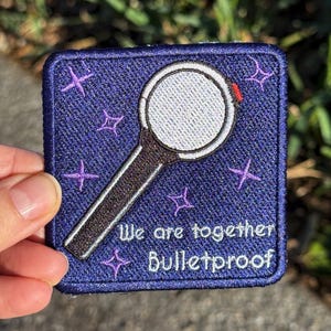 Estamos juntos. Parche bordado a prueba de balas: Parches de mantequilla Kpop.