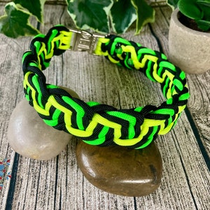 Braided dog collar handmade from paracord in the NeonSnake color combination, customizable