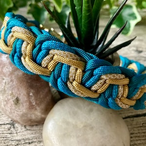 Braided dog collar handmade from Paracord in color combination ParadiseBeach, customizable