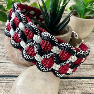 Braided wide dog collar handmade from paracord in the color combination RegalRed, customizable