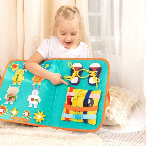 Montessori Busy Board pour les tout-petits, Toddler Dress Up Skill Development Toy, Unique Toy for 3 4 5 Year Old Gift, Travel Toy for Kids