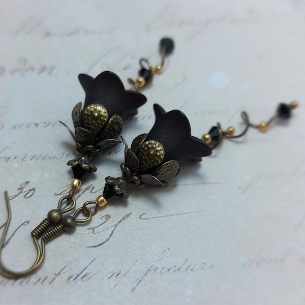 Boucles d'oreilles fleur spirale en noir et bronze, pendentifs gothiques vintage, fleurs botaniques sombres
