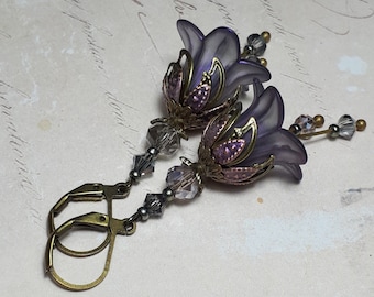 Pendientes hippies con flor rosa grisácea, joyería de bronce antiguo, colgantes Art Nouveau con forma de campana de hadas.