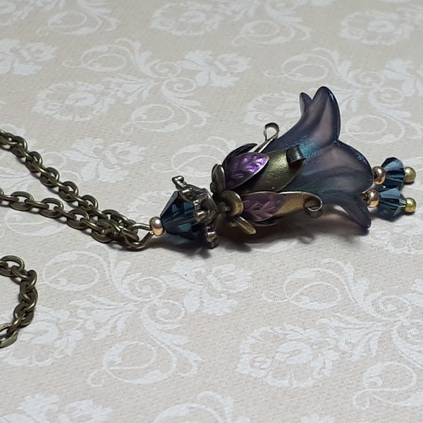 Schillernde Petrol Blau Vintage Halskette, Floral Charm Anhänger, Boho, Blumenfee Schmuck