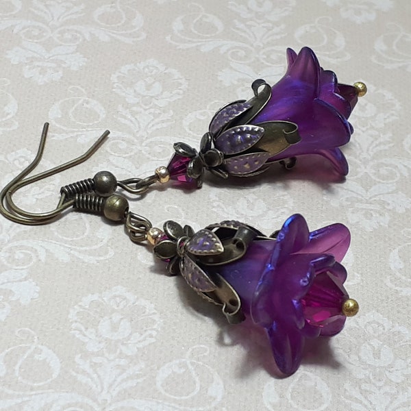 Boucles d'oreilles florales bleu violet fuchsia, boucles d'oreilles fleurs, boucles d'oreilles pendantes vintage bohème, bijoux féeriques, cadeau pour elle,