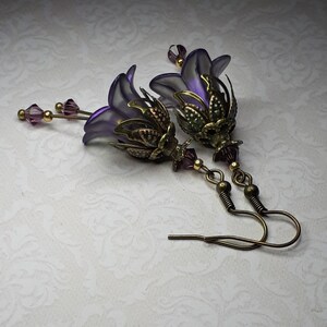 Boucles d'oreilles florales violettes améthyste, boucles d'oreilles fleurs, boucles d'oreilles pendantes vintage bohème, boucles d'oreilles fleurs féeriques, cadeau pour elle, boucles d'oreilles violettes