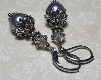 シルバーグレーパールイヤリング、ビクトリアンヴィンテージスタイルのダングルイヤリング、クリスタルジュエリー、