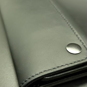 Dreifach schwarzes Leder 8,5 Zoll lange Trifold Snap Brieftasche | LKW-Geldbörse | Leder Geldbeutel Biker Geldbörse | Handgefertigte Leder Geldbörse | Hergestellt in den USA