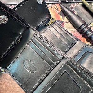 Padrão de carteira de encaixe triplo de 4,5 polegadas | Padrão de carteira de encaixe | Carteira de couro para homem | Fabricado nos EUA | Padrão de carteira de motociclista de couro