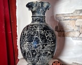 Riproduzione Vaso etrusco Oinochoe in Bucchero a rotelle, altezza 30cm.