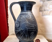 Riproduzione vaso Olpe Etrusca in bucchero graffita. Altezza 18.5cm