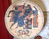 Riproduzione piatto a figure nere, diametro 35.5cm. Decorato una scena di Gigantomachia. Ares in lotta contro Efialte