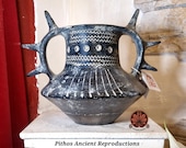 Riproduzione vaso Etrusco in Bucchero. Realizzato con le stesse tecniche utilizzate anticamente.