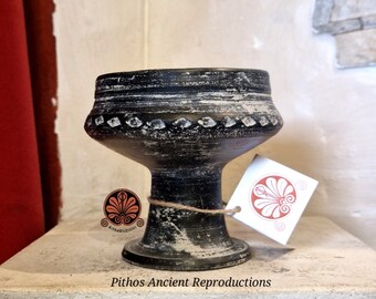 Etruscan Chalice Reproduction Vase in Bucchero, height 11 cm. Made with the same techniques used in ancient times.