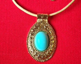 Antique style necklace with handcrafted pendant with leaf decoration and green chalcedony stone set.