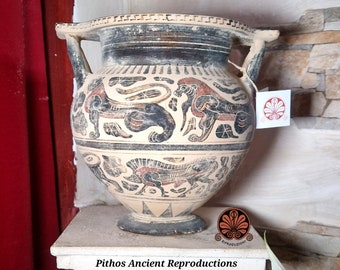 Reproduction of Etruscan Corinthian black-figure column krater vase. Maximum height 23 cm.