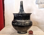 Riproduzione vaso Kyathos etrusco in bucchero. Altezza totale 11.5cm.