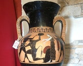 Riproduzione vaso Anfora attica a figure nere, realizzata con le stesse tecniche antiche. Altezza 45cm.