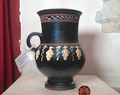 Riproduzione ceramica Gnathia, vaso Olpe, a vernice nera. Altezza 16cm.