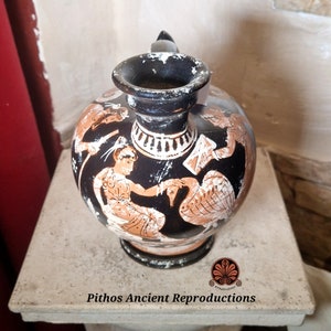 Reproduction of the Apulian red-figure Askos vase. Made with the same techniques used in ancient times. image 4