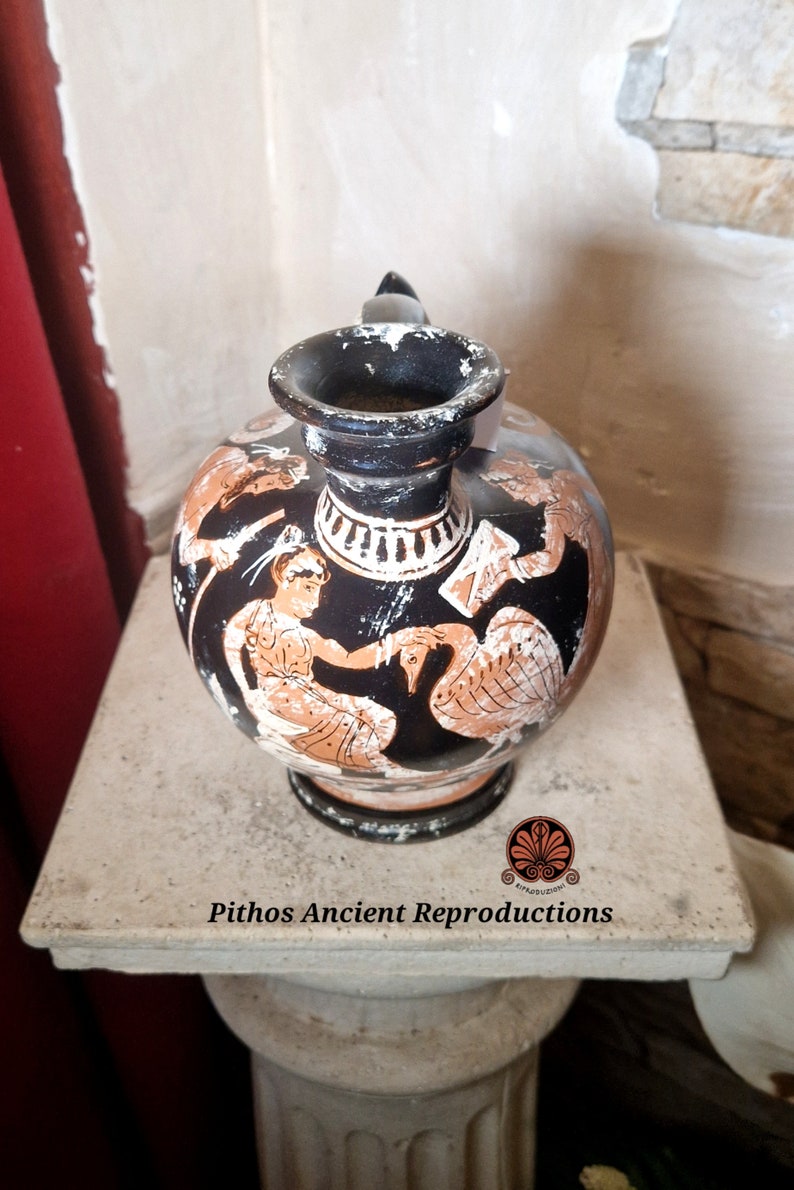 Reproduction of the Apulian red-figure Askos vase. Made with the same techniques used in ancient times. image 4