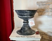Vaso Riproduzione Calice Etrusco in Bucchero, realizzato con le stesse tecniche antiche. Altezza 20,5cm.