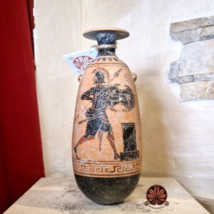 Reproduction Alabastron black-figure vase, made with the same ancient techniques. Height 19.5 cm. image 3