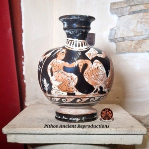 Reproduction of the Apulian red-figure Askos vase. Made with the same techniques used in ancient times. image 3