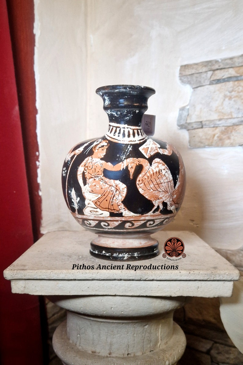 Reproduction of the Apulian red-figure Askos vase. Made with the same techniques used in ancient times. image 3