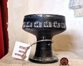 Vaso Riproduzione Calice Etrusco in Bucchero, altezza 11cm. Realizzato con le stesse tecniche utilizzate anticamente.