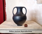 Riproduzione miniaturistica vaso Anfora Nicostenica etrusca in bucchero graffita. Altezza 10cm
