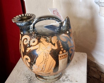 Reproduction of the Apulian red-figure Askos vase. Made with the same techniques used in ancient times.