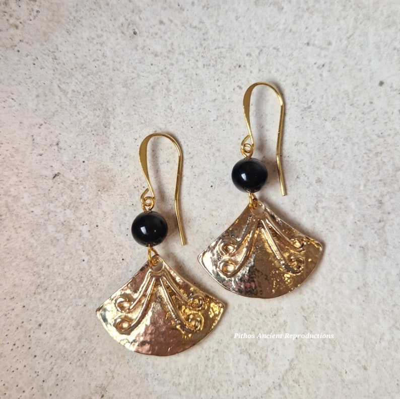 Antique style earrings with craftsmanship and onyx stone. image 1