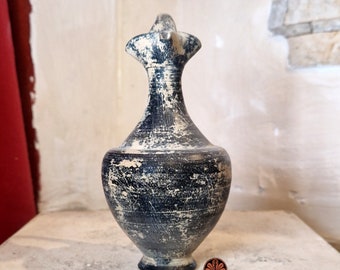 Miniaturistic reproduction Oinochoe vase in Etruscan Bucchero, height 15 cm.