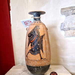 Reproduction Alabastron black-figure vase, made with the same ancient techniques. Height 19.5 cm. image 1