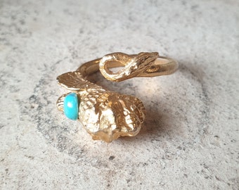 Antique style ring depicting a winged lion with turquoise stone and handcrafted workmanship. No nickel.