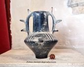 Riproduzione miniaturistica vaso Etrusco in bucchero. Realizzato con le stesse tecniche antiche.