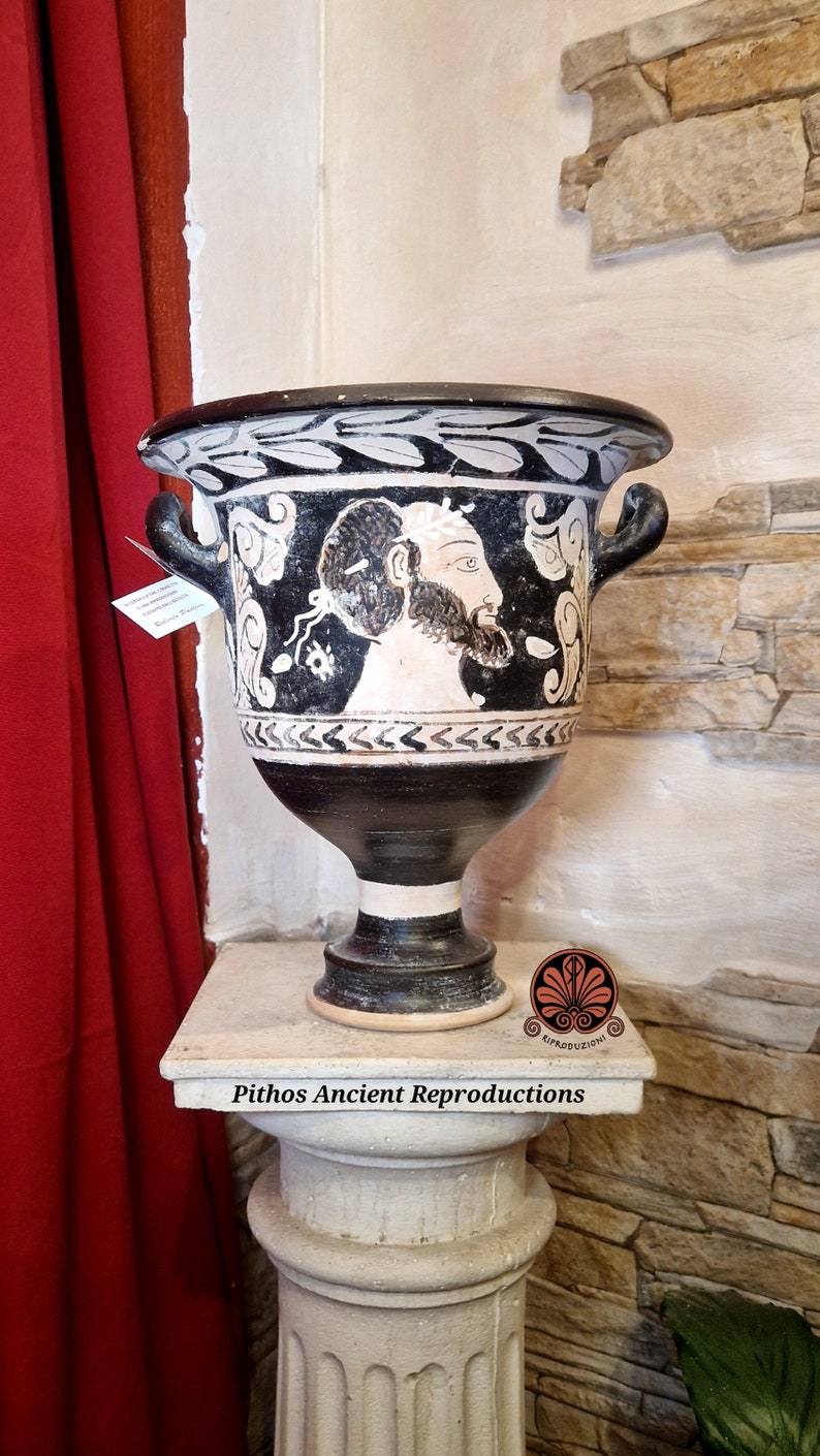 Reproduction of the Apulian bell krater vase, made with the red figure technique. Height 28.5 cm. image 4