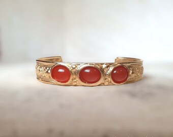 Rigid bracelet in antique style handcrafted decoration, with three Carnelian Stones. No Nickel.