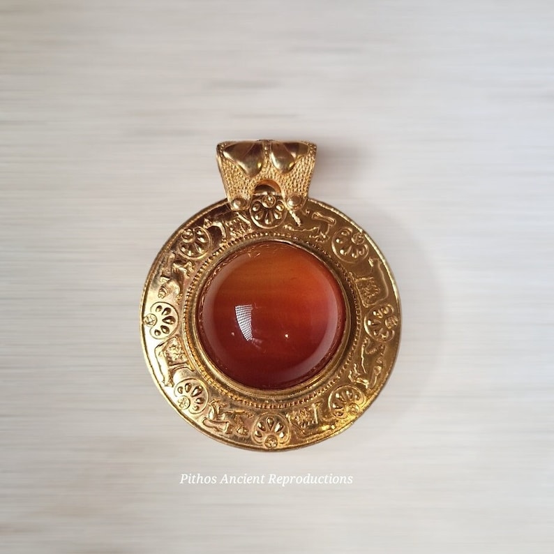 Antique style pendant with central carnelian stone. Craftsmanship. image 1