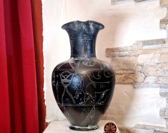 Reproduction Etruscan Oinochoe vase in Bucchero, made with the same ancient techniques. Height 32 cm.