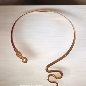 Snake necklace with champagne-colored light point and craftsmanship. Nickel free. image 2