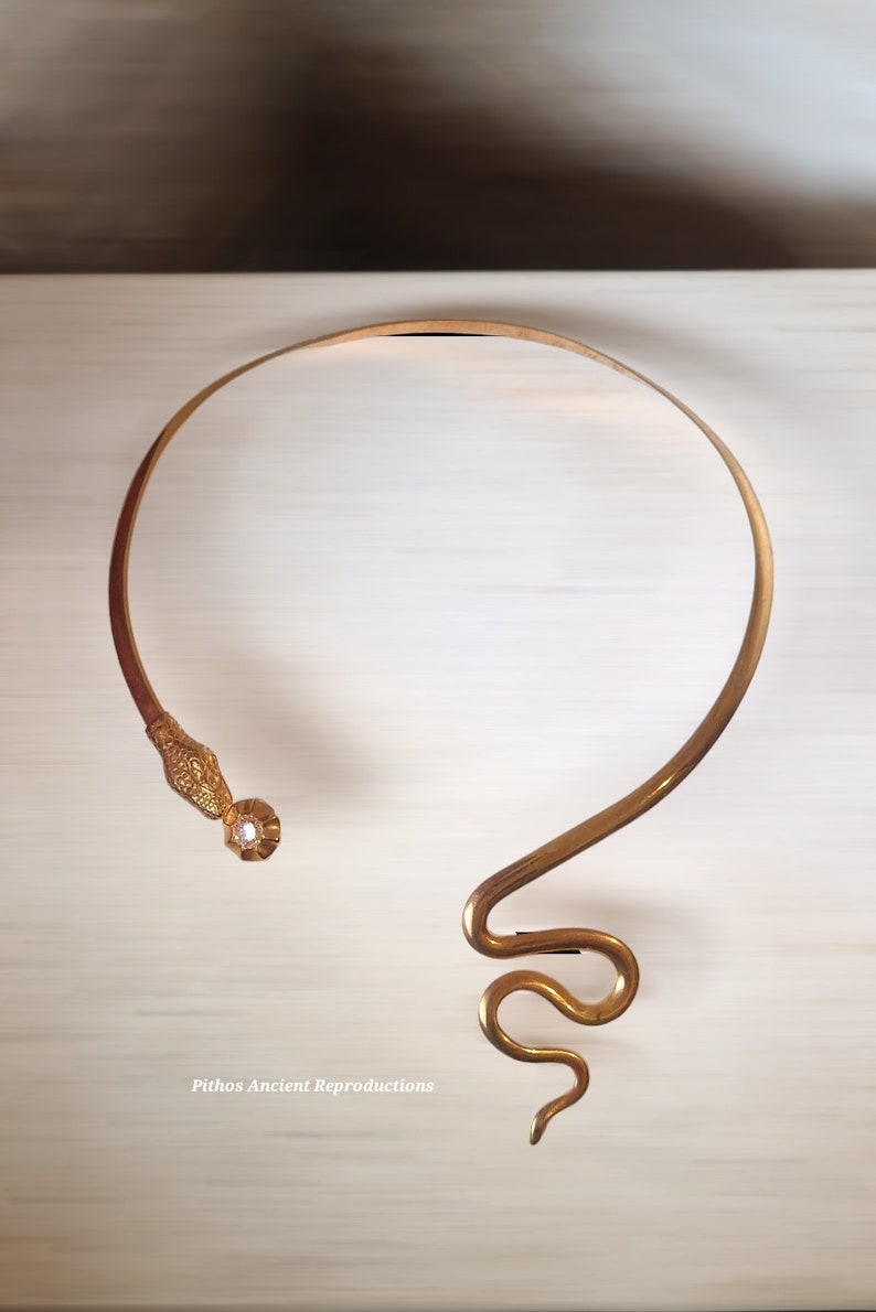 Snake necklace with champagne-colored light point and craftsmanship. Nickel free. image 2