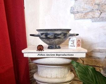 Etruscan Kylix reproduction in bucchero, height 7 cm, diameter 13.5 cm.