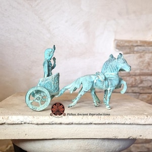 Bronze reproduction in micro-casting, depicting a Roman chariot with a Gladiator.