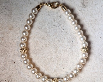 Antique style bracelet with mother of pearl and 24k gold-plated brass inserts. Craftsmanship, Nickel free.