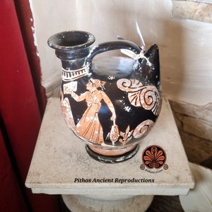 Reproduction of the Apulian red-figure Askos vase. Made with the same techniques used in ancient times. image 2