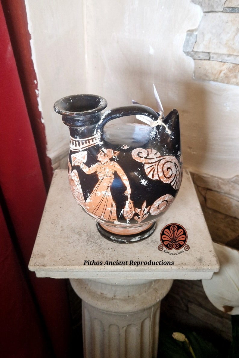 Reproduction of the Apulian red-figure Askos vase. Made with the same techniques used in ancient times. image 2