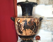 Riproduzione vaso Hydria attica a figure nere, realizzata con le stesse tecniche antiche. Altezza 47cm.